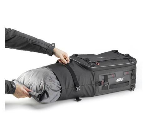 Borsa Givi XL02b cargo roll-top da sella water resistant, estensibile da 25 a 35 lt.