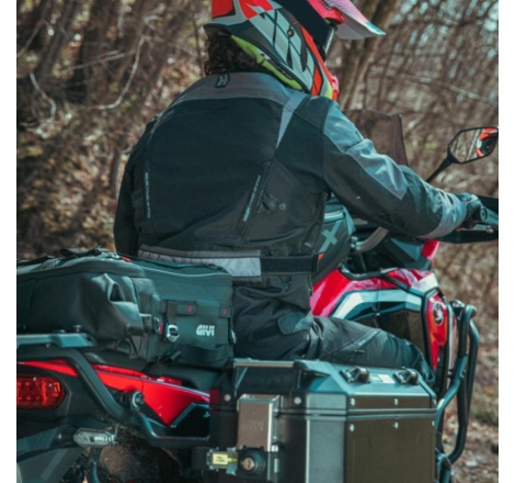 Borsa Givi XL02b cargo roll-top da sella water resistant, estensibile da 25 a 35 lt.