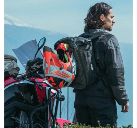 Borsa Givi XL02b cargo roll-top da sella water resistant, estensibile da 25 a 35 lt.
