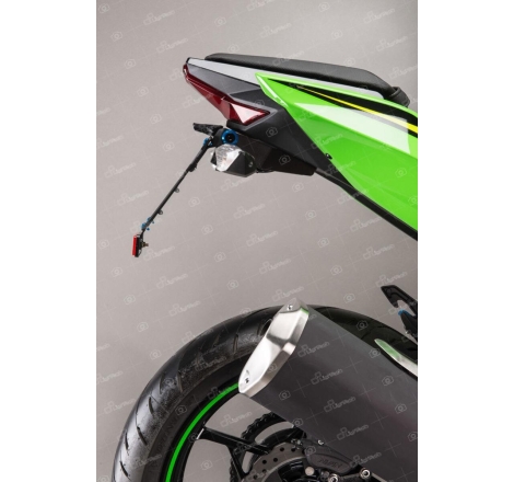 Kit Portatarga Lightech Regolabile Kawasaki con luce targa e Catadiottro