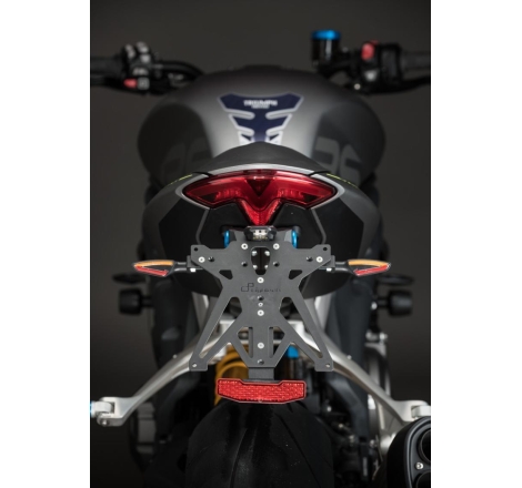 Kit Portatarga Lightech Regolabile Triumph con luce targa e Catadiottro