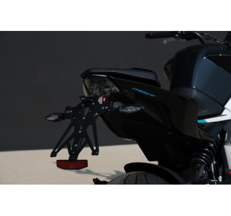 Kit Portatarga Lightech Regolabile CF Moto con luce targa e Catadiottro
